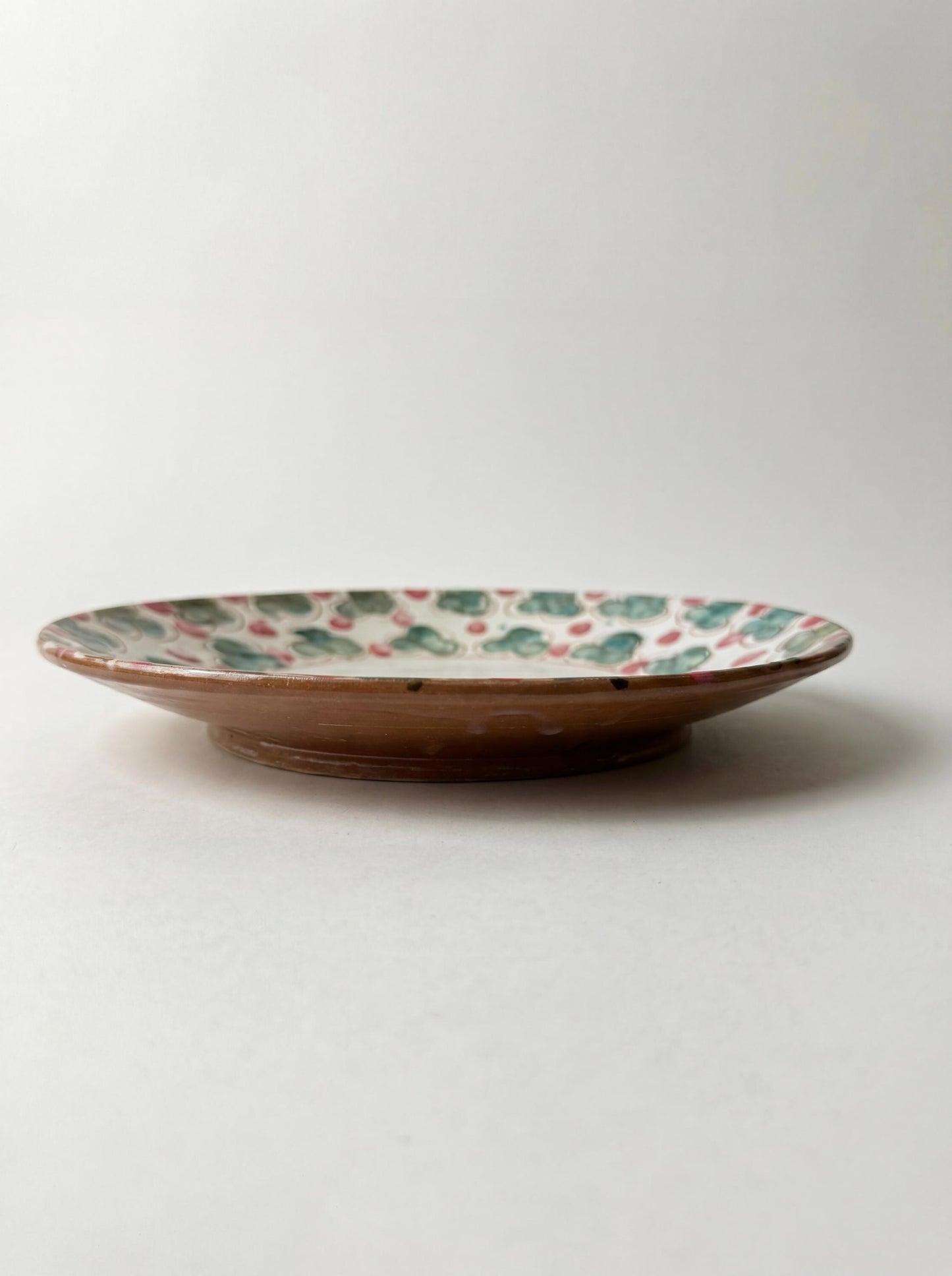 Fayoum pottery Handmade Fayoum Ceramic Plate – Green Floral Pattern – 37 cm - side view