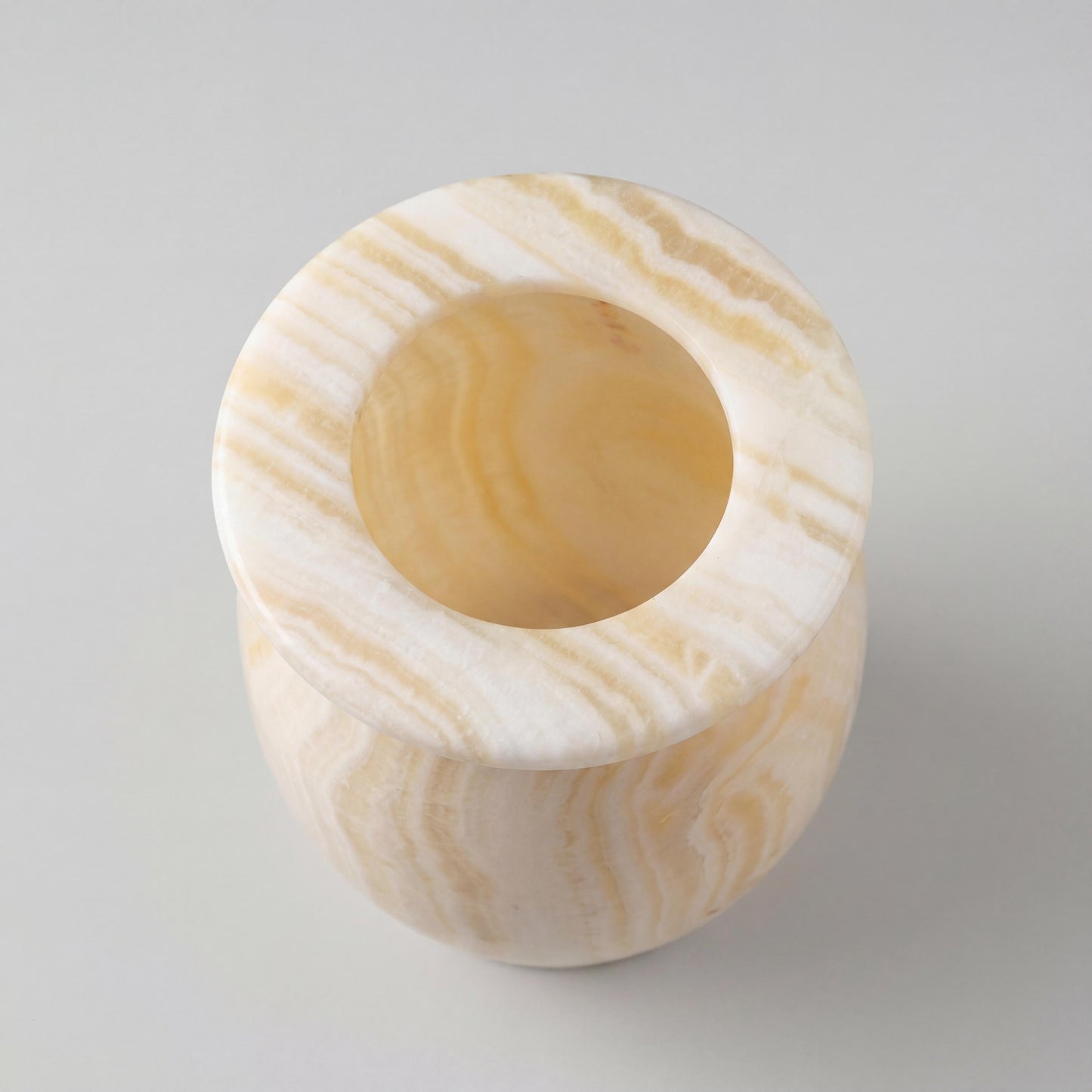 alabaster Egyptian Alabaster Table Lamp – Hand-Carved Natural Stone – UK Fitted – 37 × 17.5 cm - detail view