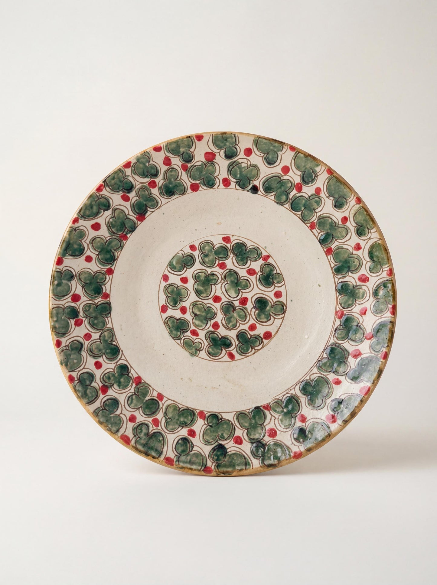 Fayoum pottery Handmade Fayoum Ceramic Plate – Green Floral Pattern – 37 cm - detail view